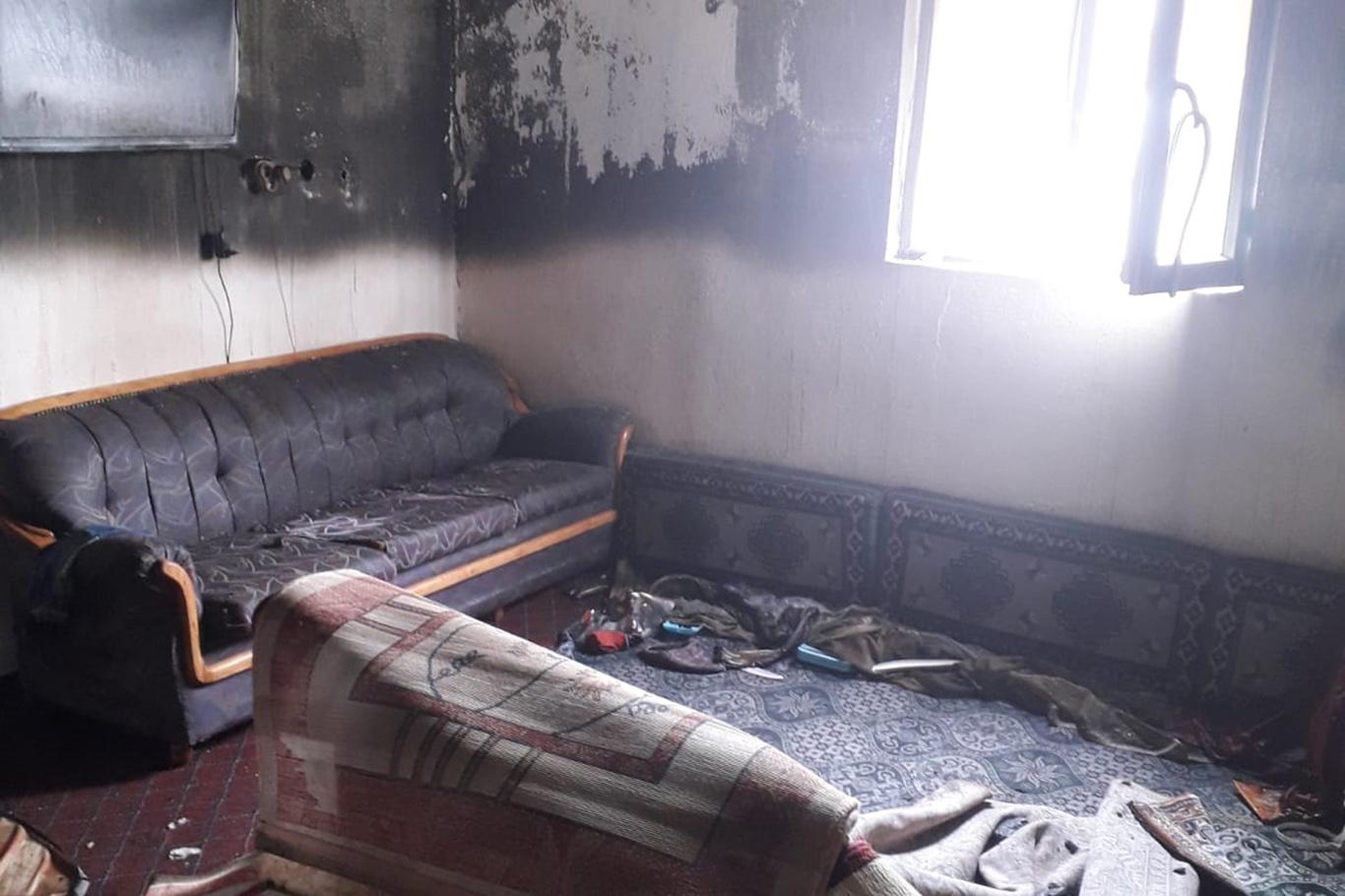 Ağrı'da evi yanan aile yardım bekliyor